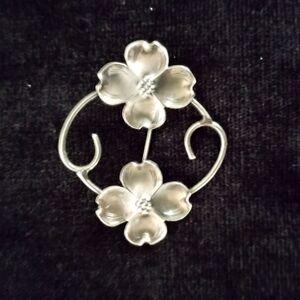 Vtg. Stuart Nye Dogwood Blossoms Brooch
